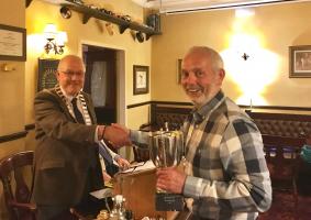 Rotarian Stewart Lee lifts the the trophy in the 2017-2018 Changover Golf Competition