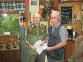Winner of the individual prize,Gary Hurst, with Rotarian Ron Glossop.