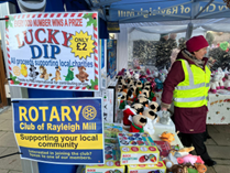 The Rotary Club of Rayleigh Mill helps the people of Hockley get into the Festive Spirit