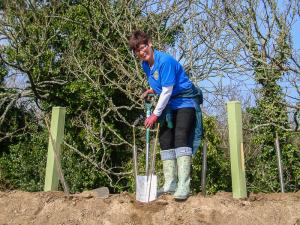 Phillipa showing her skills with a spade