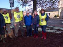 Club Environmental Officer, Rtn Alyson Ripley, together with Rtns Keith Lister and Peter Walker, plus helpers from the Girl Guides Association