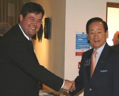 Duncan greets World President D K LEE