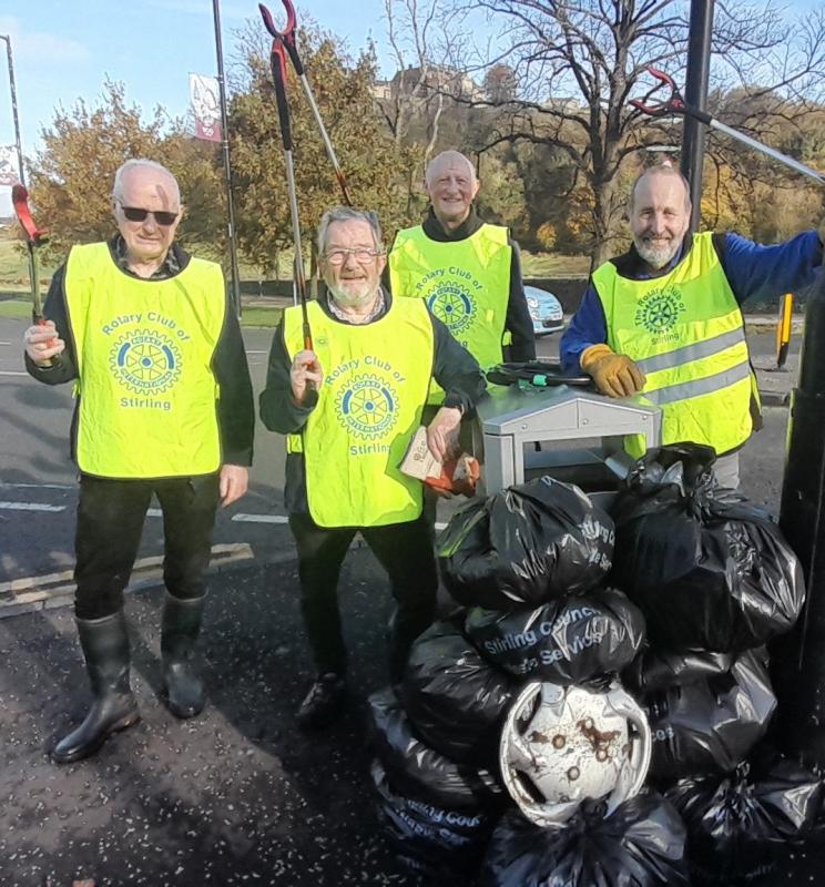 Five members of Stirling Rotary Club collected 10 bags of rubbish.
