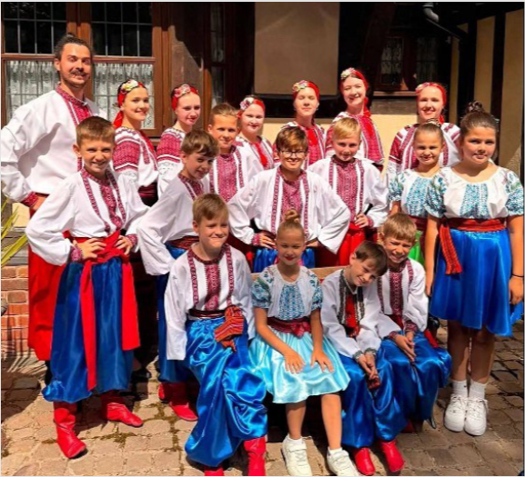 Ukrainian dancers and musicians 