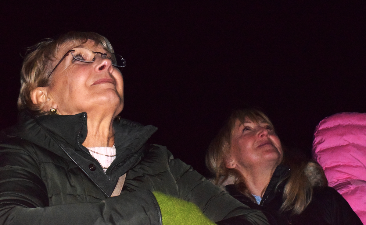 A dry, mild night, perfect for tucking into sausages and backed potatoes
