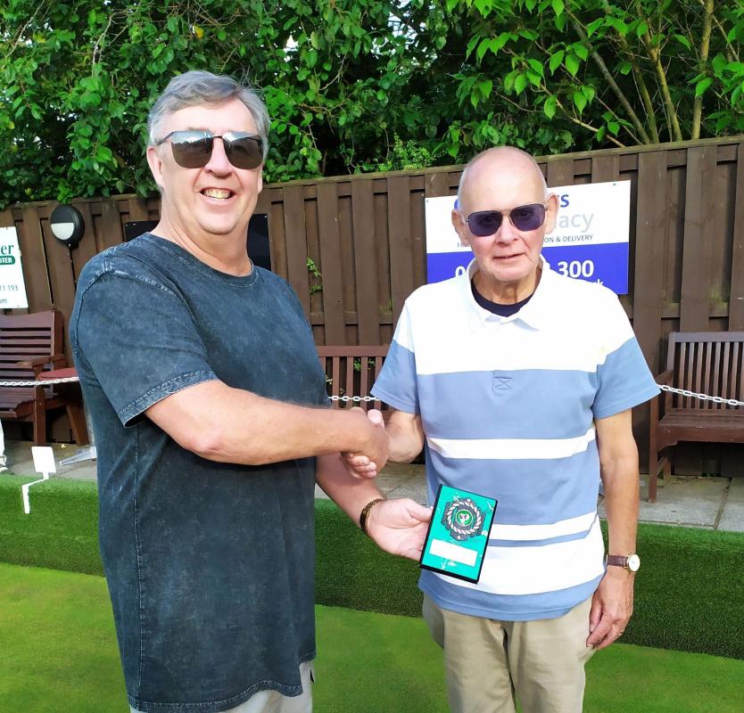 Sports convener Tommy Mulvee presents Gus with his trophy.