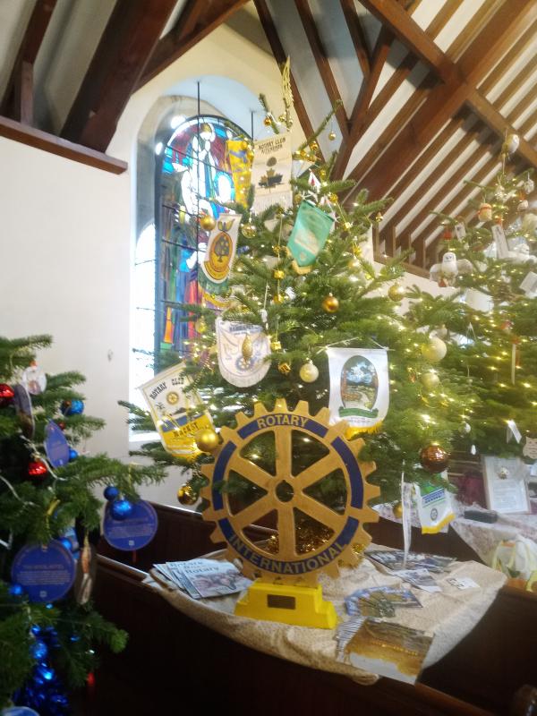 Christmas tree with rotary wheel