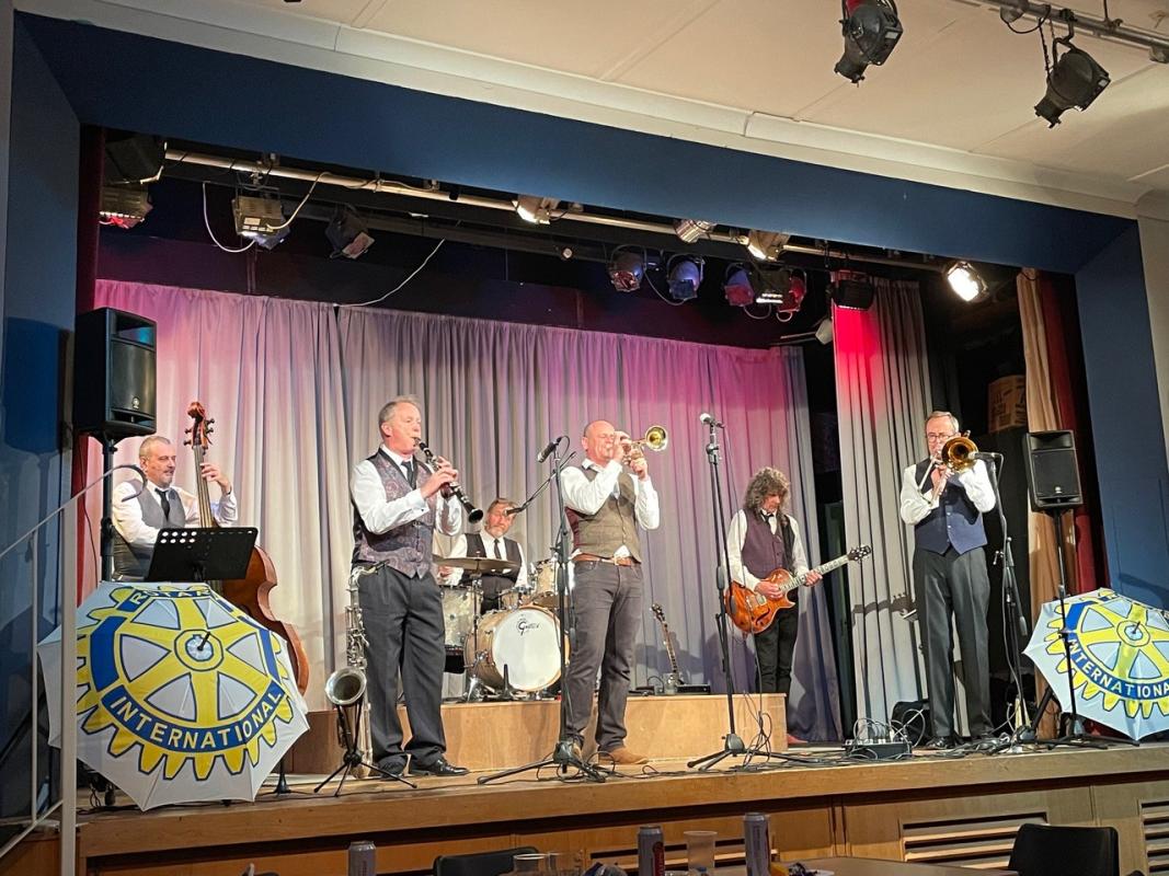 Dixie Mix perform for Rotary Club