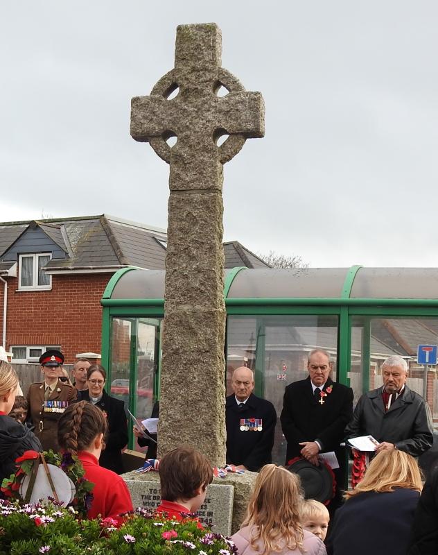Remembrance Wreath laying Lake Cenotaph 2025