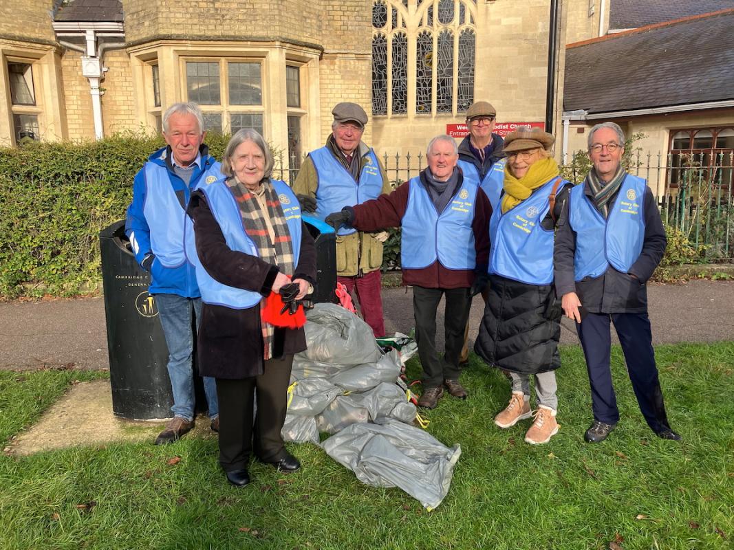 Litter Pickers in Christ's Pieces