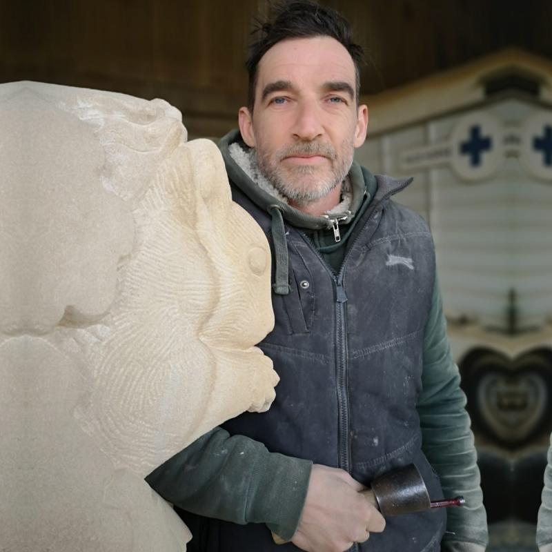 Sculptor Mark Powers