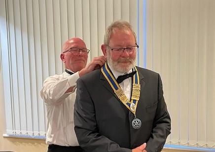 Past President Gary Blyth hand ing over the chain to incoming President Paul Brow