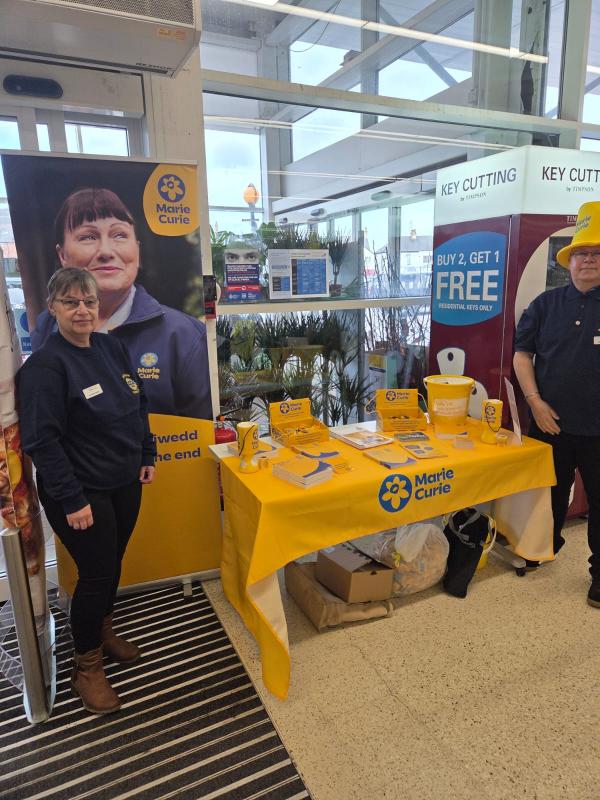 Members collecting for Marie Curie