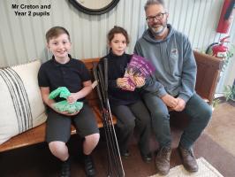 Crockerne School pupils receive golf equipment!