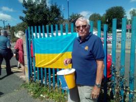 Richard collecting for Ukraine