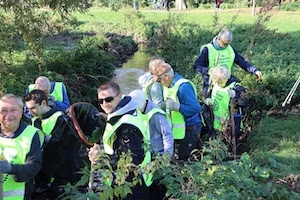 Cleaning the River Ravensbourne